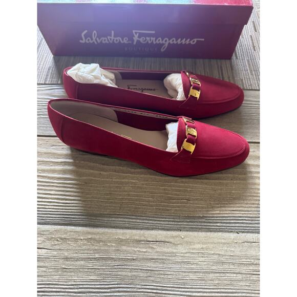 Ferragamo nabuck calf loafer in red suede - Picture 6 of 7